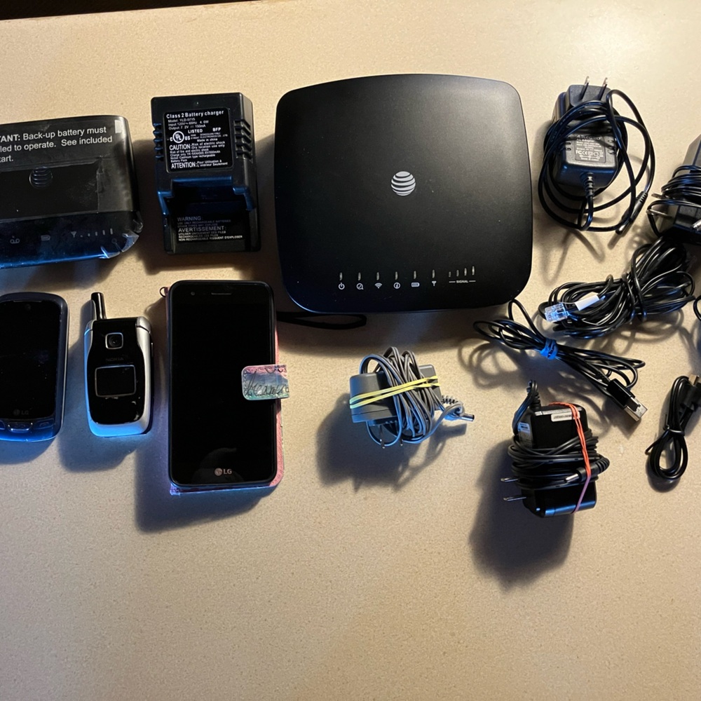 14 Pieces Electronic Cords, Old Flip Phone, Adapter, Signal Receiver, Etc.